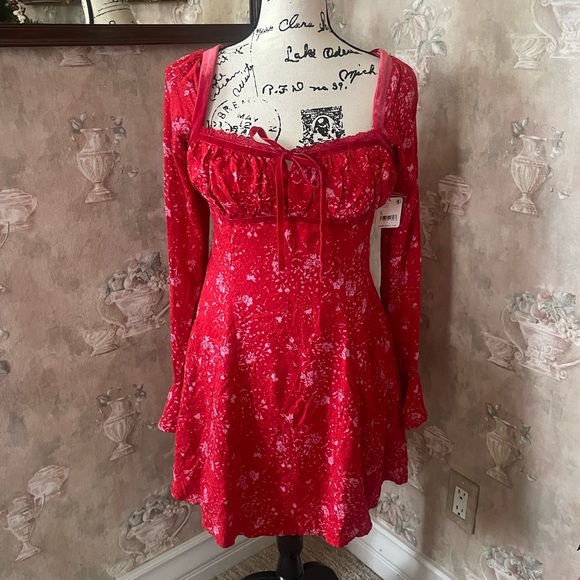 FREE PEOPLE TESS RED FLORAL  VELVET LONG SLEEVE MINI DRESS SMALL - Picture 3 of 6